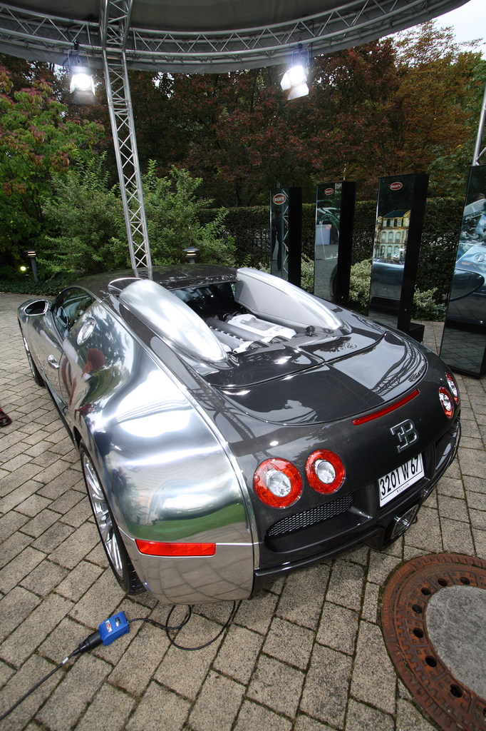 http://www.bugattibuilder.com/photo/albums/userpics/10012/PS2.jpg